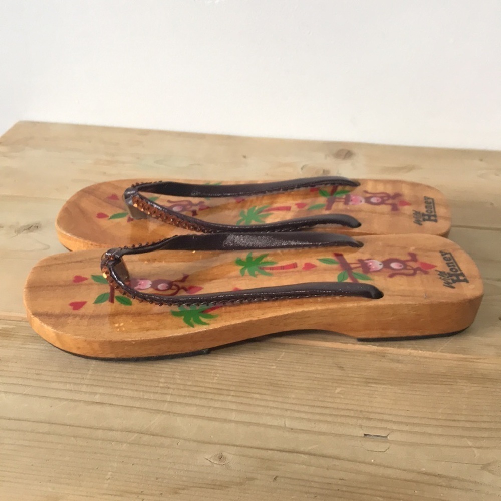 Wild Honey real wood monkey tropical brown sequin flip flops size 7